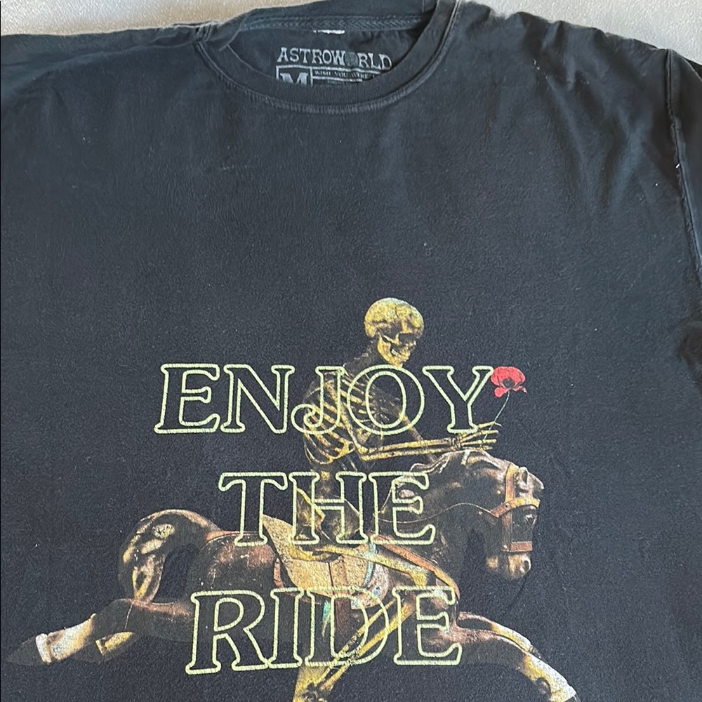 Travis Scott’s AstroWorld Black Graphic Men's Long Sleeve. Vintage 2017 Release